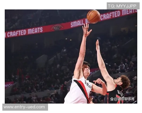 克林根表现出色14投7中砍下18分11篮板4助攻正负值高达16分助球队获胜 克林根表现出色14投7中砍下18分11篮板4助攻正负值高达16分助球队获胜